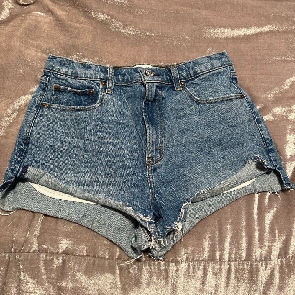 Abercrombie high rise mom jean short